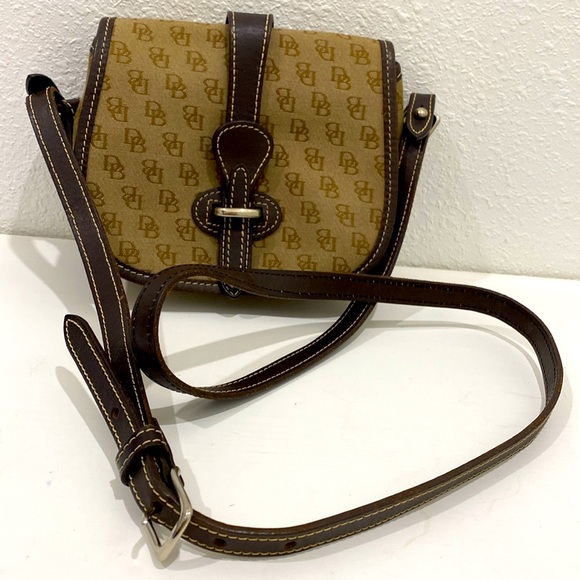 Authentic Dooney & Bourke Singnature Jacquard Monogram Crossbody Purse / Handbag - Picture 3 of 17